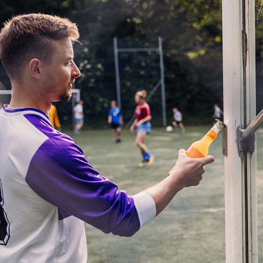 mise en situation du décapsuleur avec un joueur de foot