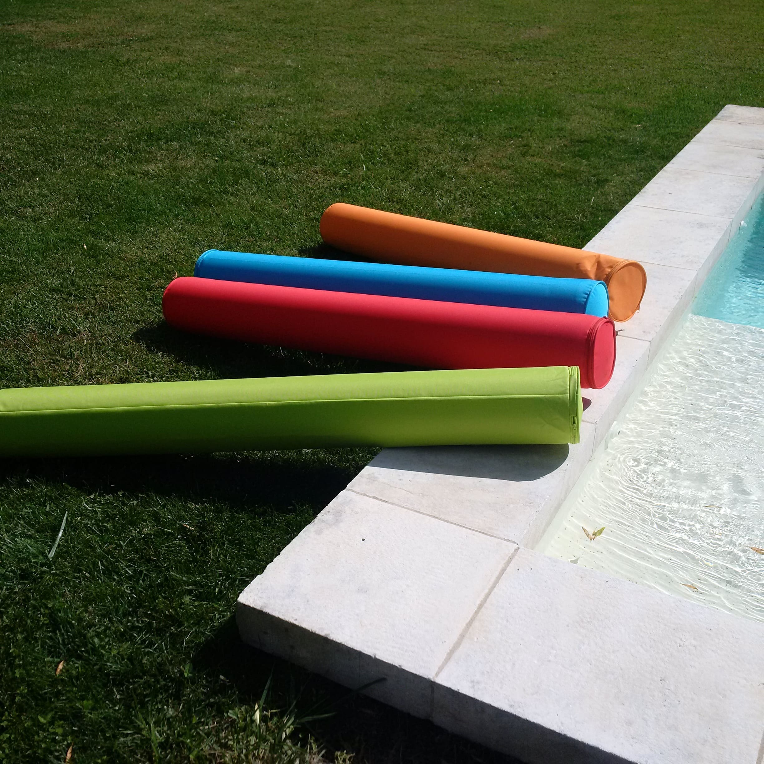Frite gonflable de piscine Doodle - jouet flottant fun - C Design and Co Frite gonflable de piscine Doodle - jouet flottant fun - C Design and Co