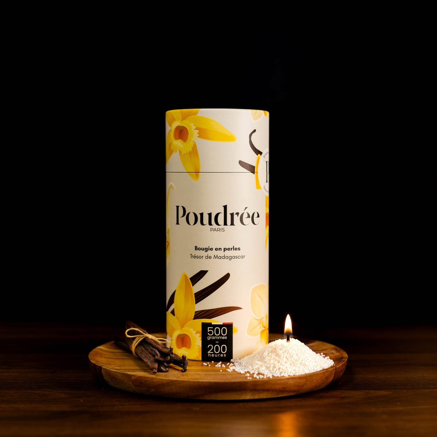 Bougie parfumée en perles blanches Poudrée Paris – Collection Permanente