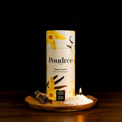 Bougie parfumée en perles blanches Poudrée Paris – Collection Permanente
