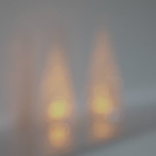 Sapin lumineux effet boule de neige avec paillettes en mouvement et étoile scintillante
