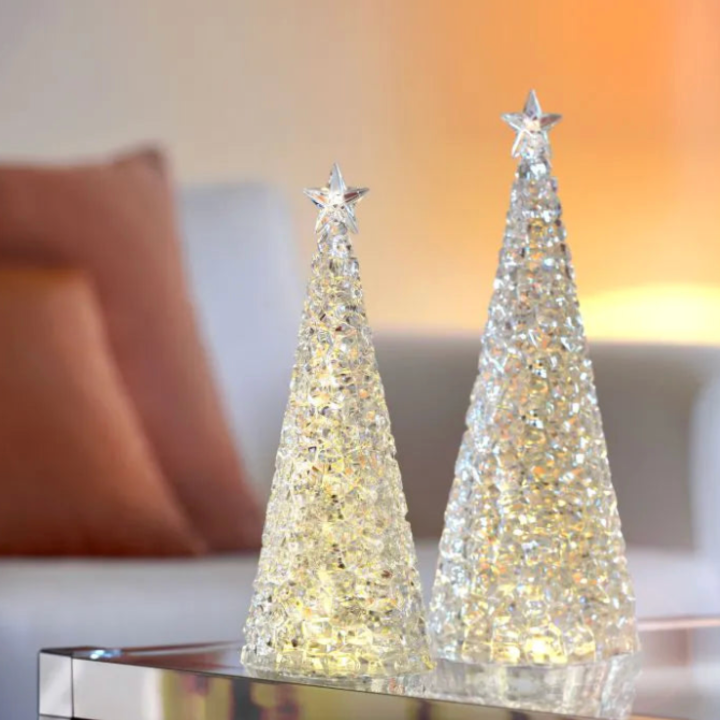Sapin lumineux effet boule de neige avec paillettes en mouvement et étoile scintillante